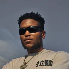 Luister naar Safari DJ, bekijk muziekvideo's, lees de bio, bekijk de tourdata, en meer!