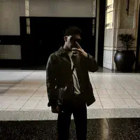 聆聽 undefined、觀看音樂影片、閱讀小傳、查看巡演日期等！