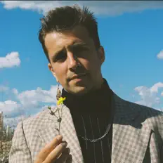 Dengarkan James Walker, tonton video musik, baca bio, lihat tanggal tur & lainnya!