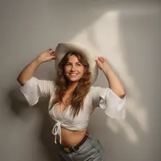 gracie louを聴いたり、ミュージックビデオを鑑賞したり、経歴やツアー日程などを確認したりしましょう！