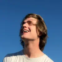 Ascolta undefined, guarda video musicali, leggi la biografia, vedi le date del tour & altro!