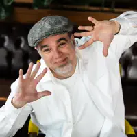 收听 undefined、观看音乐视频、阅读小传、查看巡演日期等 ！