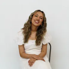 收听 Camila Hidalgo、观看音乐视频、阅读小传、查看巡演日期等 ！