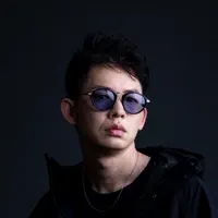 undefined dinle, müzik videolarını izle, biyografisini oku, tur tarihlerini ve daha fazlasını gör!