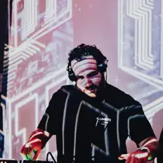 Spacewalk सुनें, म्यूज़िक वीडियो देखें, बायो पढ़ें, दौरे की तारीखें और बहुत कुछ देखें!