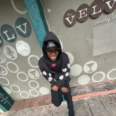 YLB Clyde सुनें, म्यूज़िक वीडियो देखें, बायो पढ़ें, दौरे की तारीखें और बहुत कुछ देखें!