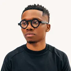 Escucha a DJ HOLY, mira videos musicales, lee su biografía, consulta las fechas de las gira y más.