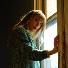 Skyler Dayを聴いたり、ミュージックビデオを鑑賞したり、経歴やツアー日程などを確認したりしましょう！