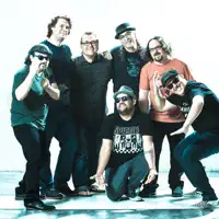 Hör dir undefined an, schau dir Musikvideos an, lies die Biografie, finde Tourdaten und mehr!