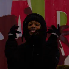 聆聽 Tobilla、觀看音樂影片、閱讀小傳、查看巡演日期等！