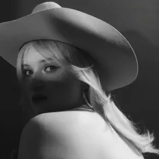 Escucha a Siobhan Cotchin, mira videos musicales, lee su biografía, consulta las fechas de las gira y más.