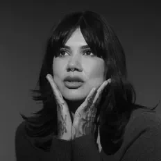 Trish Toledoを聴いたり、ミュージックビデオを鑑賞したり、経歴やツアー日程などを確認したりしましょう！