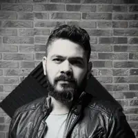 Écoutez undefined, regardez des vidéoclips, lisez la biographie, consultez les dates de tournée et plus encore !
