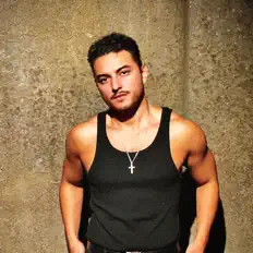 聆聽 Ciisnero、觀看音樂影片、閱讀小傳、查看巡演日期等！