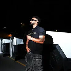 Dengarkan THE AUSLANDAR, tonton video musik, baca bio, lihat tanggal tur & lainnya!