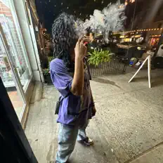聆聽 Roy Bandz、觀看音樂影片、閱讀小傳、查看巡演日期等！