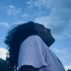 Ascolta Juhne, guarda video musicali, leggi la biografia, vedi le date del tour & altro!