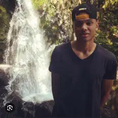 Nate Connerを聴いたり、ミュージックビデオを鑑賞したり、経歴やツアー日程などを確認したりしましょう！