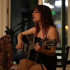 收听 sarah from venus、观看音乐视频、阅读小传、查看巡演日期等 ！