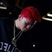 收听 undefined、观看音乐视频、阅读小传、查看巡演日期等 ！