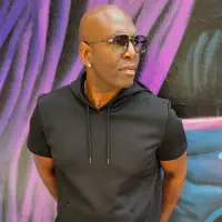 undefinedを聴いたり、ミュージックビデオを鑑賞したり、経歴やツアー日程などを確認したりしましょう！