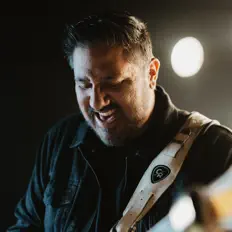 Escucha a Chris Rocha, mira vídeos musicales, lee la biografía, consulta fechas de giras y mucho más.