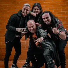 Ascolta Akash, guarda video musicali, leggi la biografia, vedi le date del tour & altro!