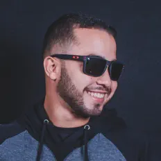 聆聽 Acid Sonic、觀看音樂影片、閱讀小傳、查看巡演日期等！