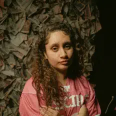 Nat Lauren: песни, клипы, биография, даты выступлений и многое другое.