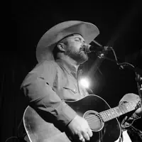 Luister naar undefined, bekijk muziekvideo's, lees de bio, bekijk de tourdata, en meer!