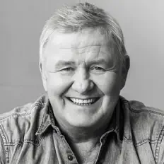 Hör dir Leon Schuster an, schau dir Musikvideos an, lies die Biografie, finde Tourdaten und mehr!