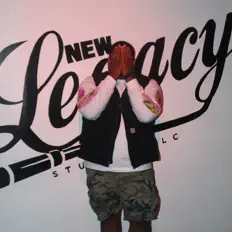 聆聽 Bm7st、觀看音樂影片、閱讀小傳、查看巡演日期等！