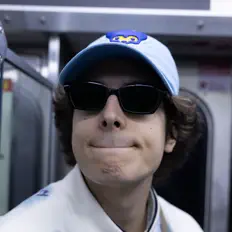 Dengarkan Bird Bones, tonton video musik, baca bio, lihat tanggal tur & lainnya!