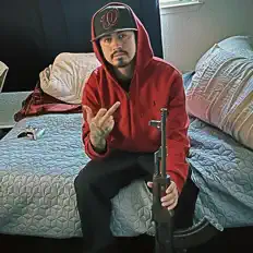 Dengarkan Liyj, tonton video musik, baca bio, lihat tanggal tur & lainnya!