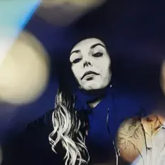 Dengarkan KLM, tonton video musik, baca bio, lihat tanggal tur & lainnya!