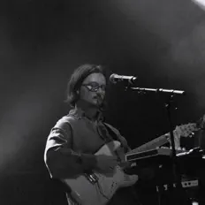 JayBiz dinle, müzik videolarını izle, biyografisini oku, tur tarihlerini ve daha fazlasını gör!