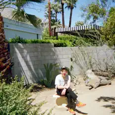 收听 Jumpball、观看音乐视频、阅读小传、查看巡演日期等 ！