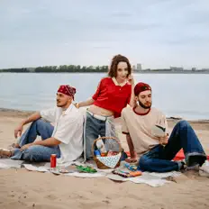 Poslechněte si interpreta K3DERT, sledujte hudební videa, přečtěte si životopis, podívejte se na data turné a další informace.