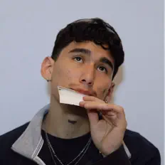 Ouça NA557Y, assista a videoclipes, leia a biografia, veja as datas das turnês e mais!