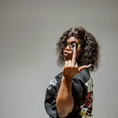 Ακούστε περιεχόμενο από Shay Mone', παρακολουθήστε μουσικά βίντεο, διαβάστε το βιογραφικό, δείτε ημερομηνίες περιοδείας, και πολλά ακόμη!