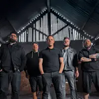 Ascolta undefined, guarda video musicali, leggi la biografia, vedi le date del tour & altro!