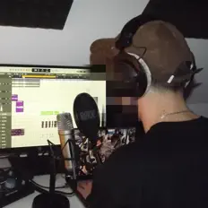 ruinを聴いたり、ミュージックビデオを鑑賞したり、経歴やツアー日程などを確認したりしましょう！