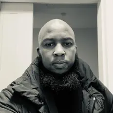 DJ Sir-Chase सुनें, म्यूज़िक वीडियो देखें, बायो पढ़ें, दौरे की तारीखें और बहुत कुछ देखें!