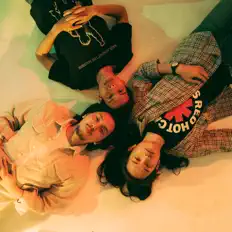 Ouça Bunch of People, assista a videoclipes, leia a biografia, veja as datas das turnês e mais!