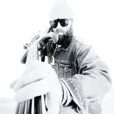 Dengarkan Felix Snow, tonton video musik, baca bio, lihat tanggal tur & lainnya!