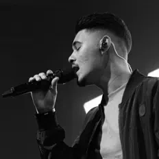 Josh!e सुनें, म्यूज़िक वीडियो देखें, बायो पढ़ें, दौरे की तारीखें और बहुत कुछ देखें!