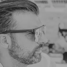 聆聽 Lomax (CH)、觀看音樂影片、閱讀小傳、查看巡演日期等！