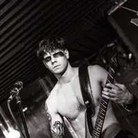 Escucha a undefined, mira videos musicales, lee su biografía, consulta las fechas de las gira y más.