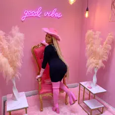 Escucha a Asia Caliste', mira vídeos musicales, lee la biografía, consulta fechas de giras y mucho más.