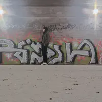 Ouça undefined, assista a videoclipes, leia a biografia, veja as datas das turnês e mais!